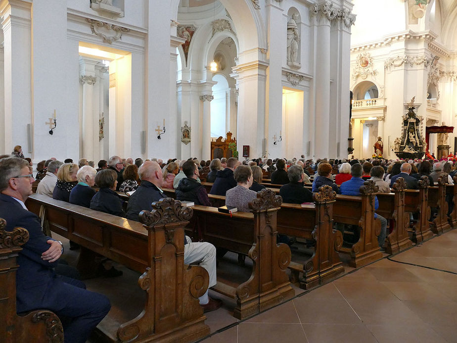 Abschlussvesper der Bischofskonferenz mit Austeilung des Bonifatiussegens (Foto: Karl-Franz Thiede)